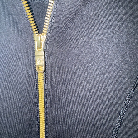 Lululemon Define Relaxed-Fit Jacket Luon, Black with Gold zipper - Picture 4 of 4